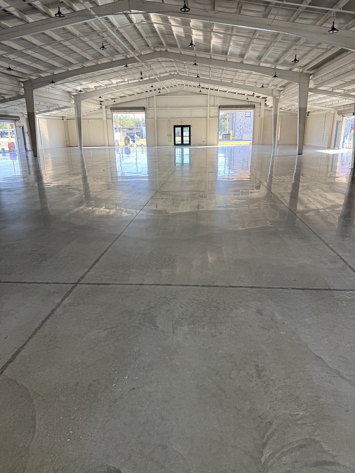 Reflective polished concrete floor in a large commercial building